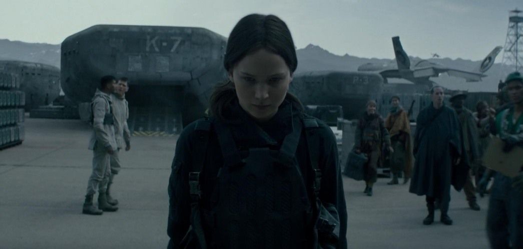 Часть 2 ( 2015 ) Голодные игры : Сойка - пересмешница